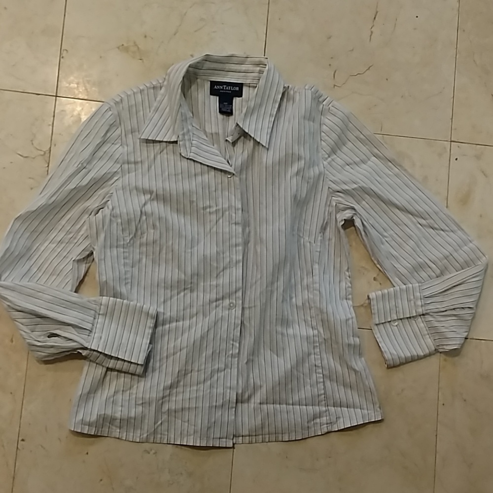 Ann Taylor Strech fitted button-down shirt, 6P